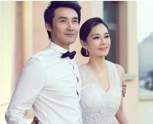 好丈夫张铎娶大8岁的妻子至今恩爱如初