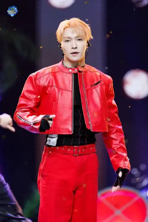 还有横版舞台照片9p另开贴指路张艺兴外网皇家翻译@张艺兴