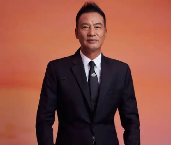 演员任达华:7年为妻子选择丁克 50岁得了个儿子 成了"宠女狂"!