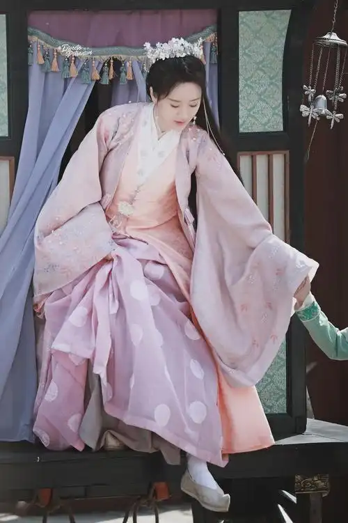 流量警告《祝卿好》站姐路透.这造型我get袁冰妍颜值.