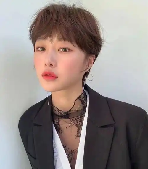 "35 款露耳超短发"_发型_短发_女生