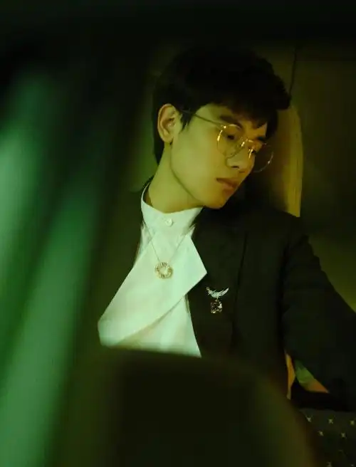 胡先煦的两次眼镜造型都跟1921有关