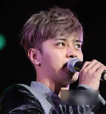 适合鹅蛋脸男生的发型图片精选(大圆脸短发发型图片男生) - 冷求网