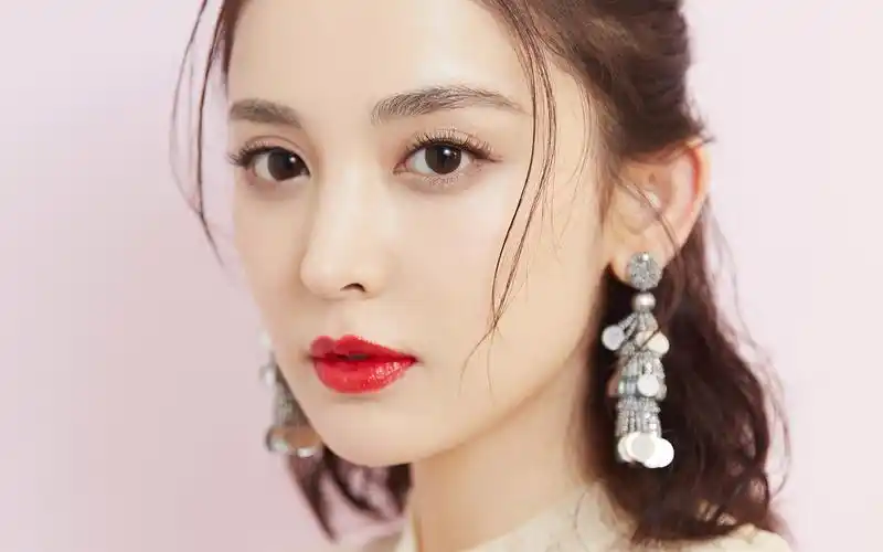 古力娜扎粉嫩甜美写真桌面壁纸