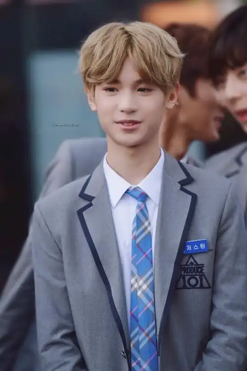 5月1日 9:54   关注  justin黄明昊 贾富贵 甜斯汀 评论 收藏