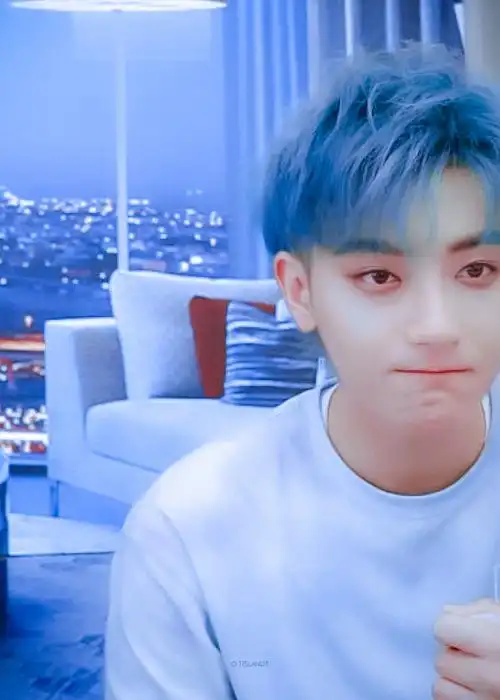 黄子韬薄荷绿发色