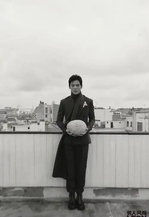 向佐究竟有多高?节目显示其身高187厘米,有人曝料才178厘米