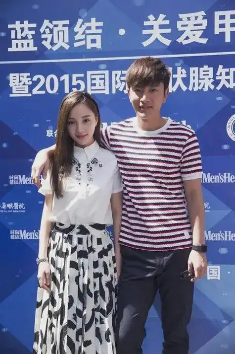 按理说贾乃亮这样喜欢李小璐,而李小璐也是在看尽繁华,历经多位男星