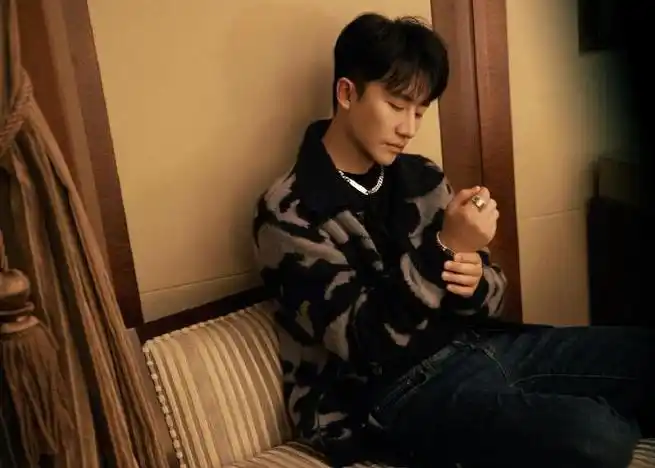 #黄轩为虞书欣包场祈今朝#