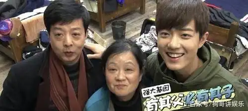 肖战爸爸长得一般,鹿晗爸爸一脸有钱人,罗云熙爸爸可以直接出道