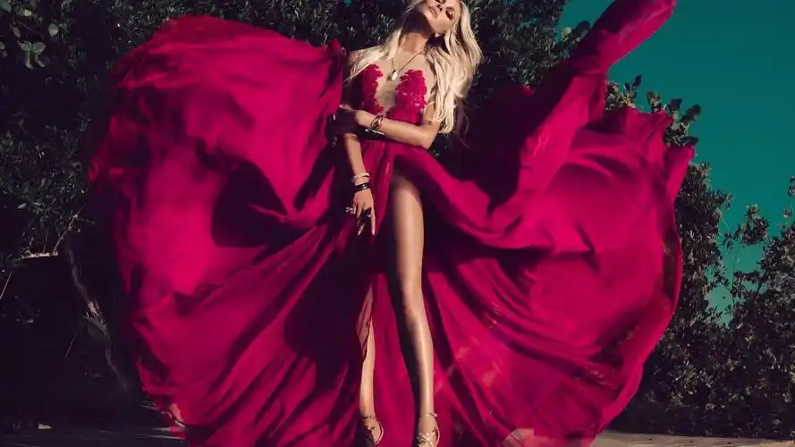 高清晰霸气俄罗斯金发碧眼美女桌面壁纸下载