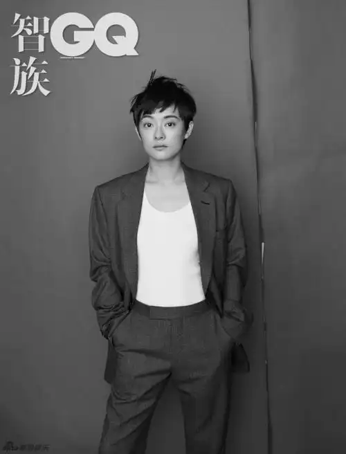 孙俪登男刊封面 西装造型英气逼人