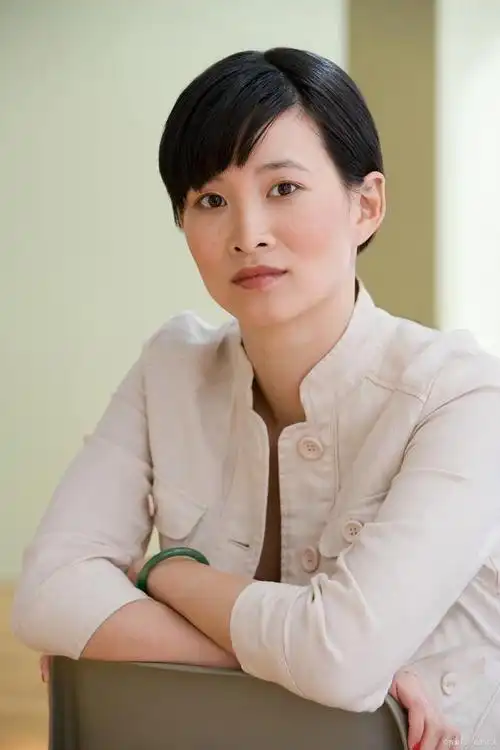 唐静事业上成功爱情上面却非常坎坷不过她不在乎