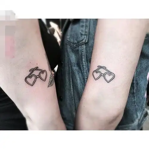 小面积清新风格手臂情侣纹身图案3