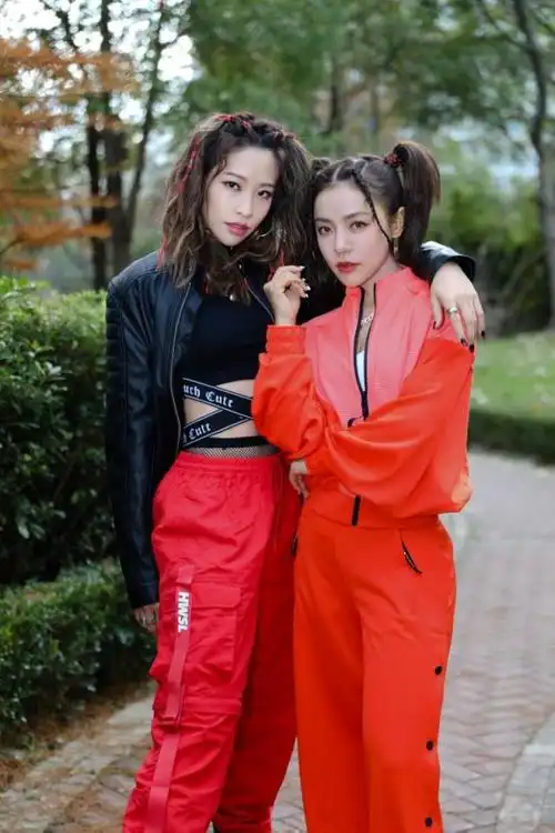 丁当袁咏琳视频畅聊我要我斗嘴吐槽相约合作新专辑