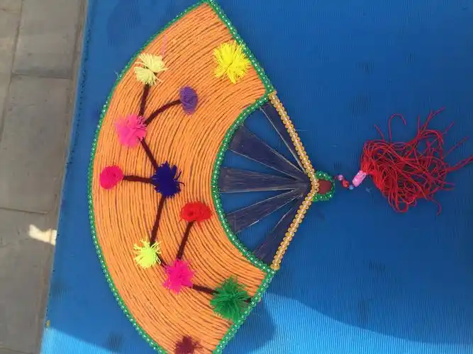 闫户小学开展 "我是小能手"手工制作展评活动