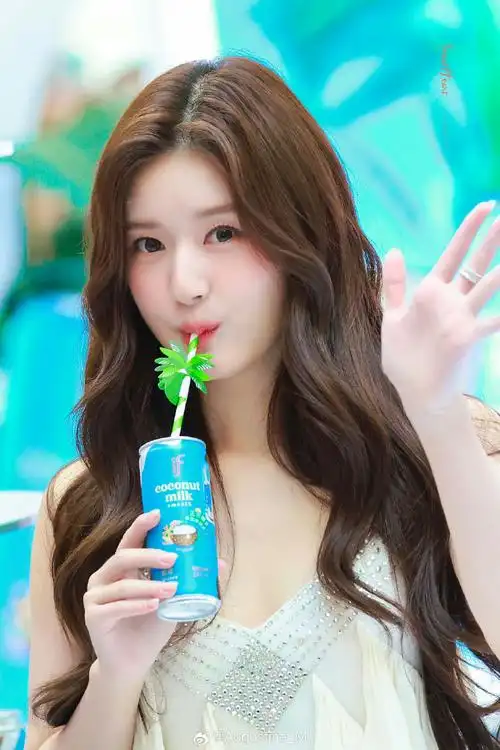 赵露思白裙好仙