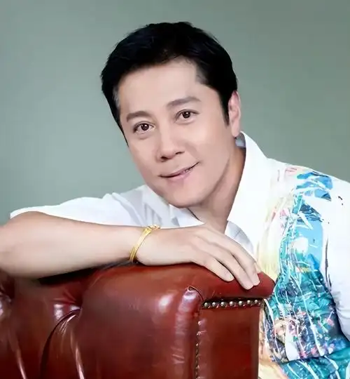 回顾蔡国庆:拒绝那英看上那辛,被女富商穷追8年,他凭啥?