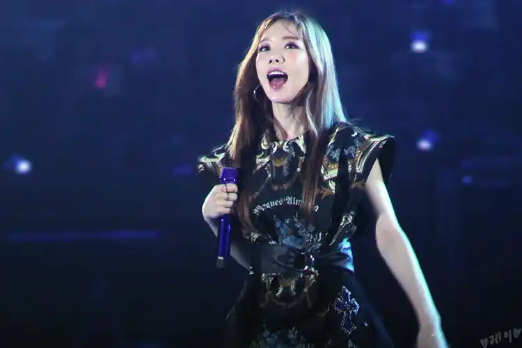 泰妍手臂纹身意为伯贤 而且泰妍fine是唱给伯贤的