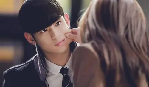 乱"玩"脸 秀智刘诗诗被捏脸感觉要被玩坏了