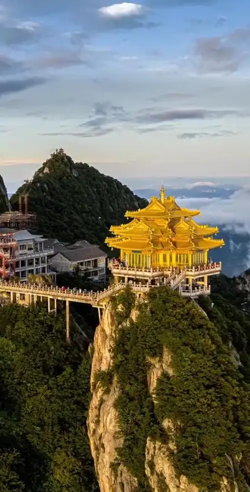 这是世界上唯一能走上去的天宫仙境!