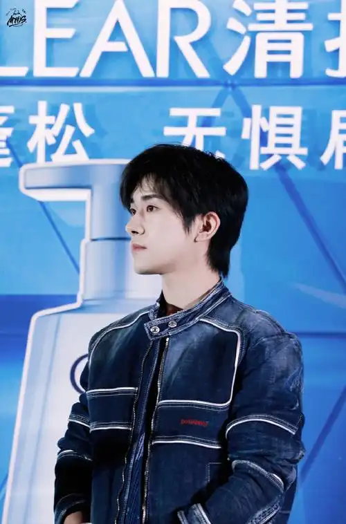 清扬品牌代言人易烊千玺##易烊千玺破洞针织内搭