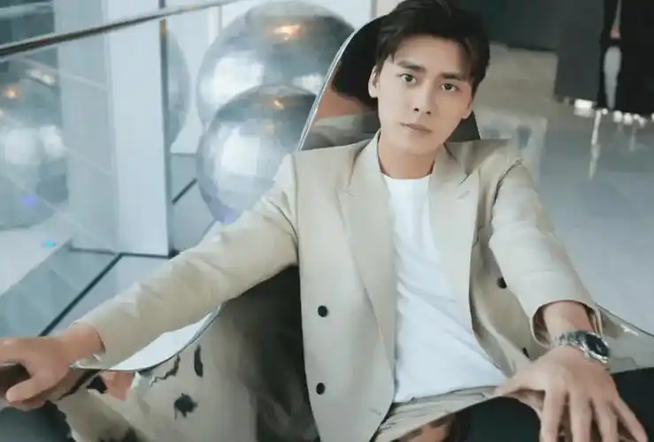 他私下吐槽李易峰长得像乌龟