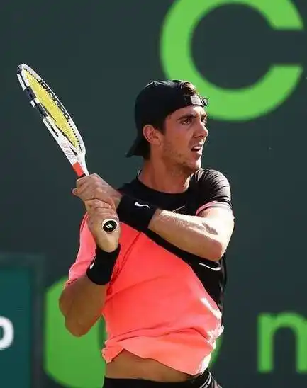 科基纳吉斯:高大身材助力网球场上的霸主_对手_胜利_技术