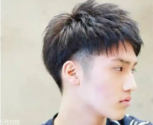 男学生发型怎么剪好看 5款帅气又稳妥的男学生发型