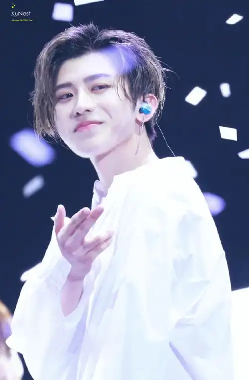 好治愈的笑容啊,感染力爆棚!要永远开心#蔡徐坤#ride or die -蔡徐坤