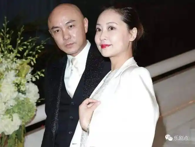 看着妻子那么辛苦,张卫健心疼不已,陪着妻子度过难关,而且不再提生