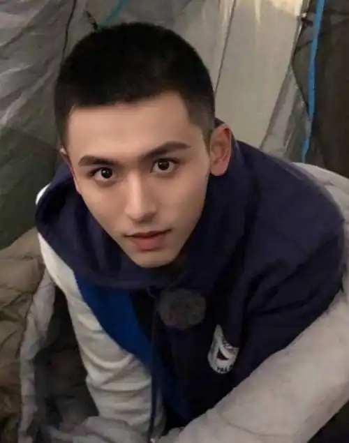 三款好看到爆的男生寸头发型