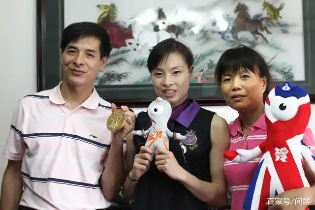 吴敏霞:拒绝霍启山,嫁给相恋7年的播音员男友,平凡人生也精彩