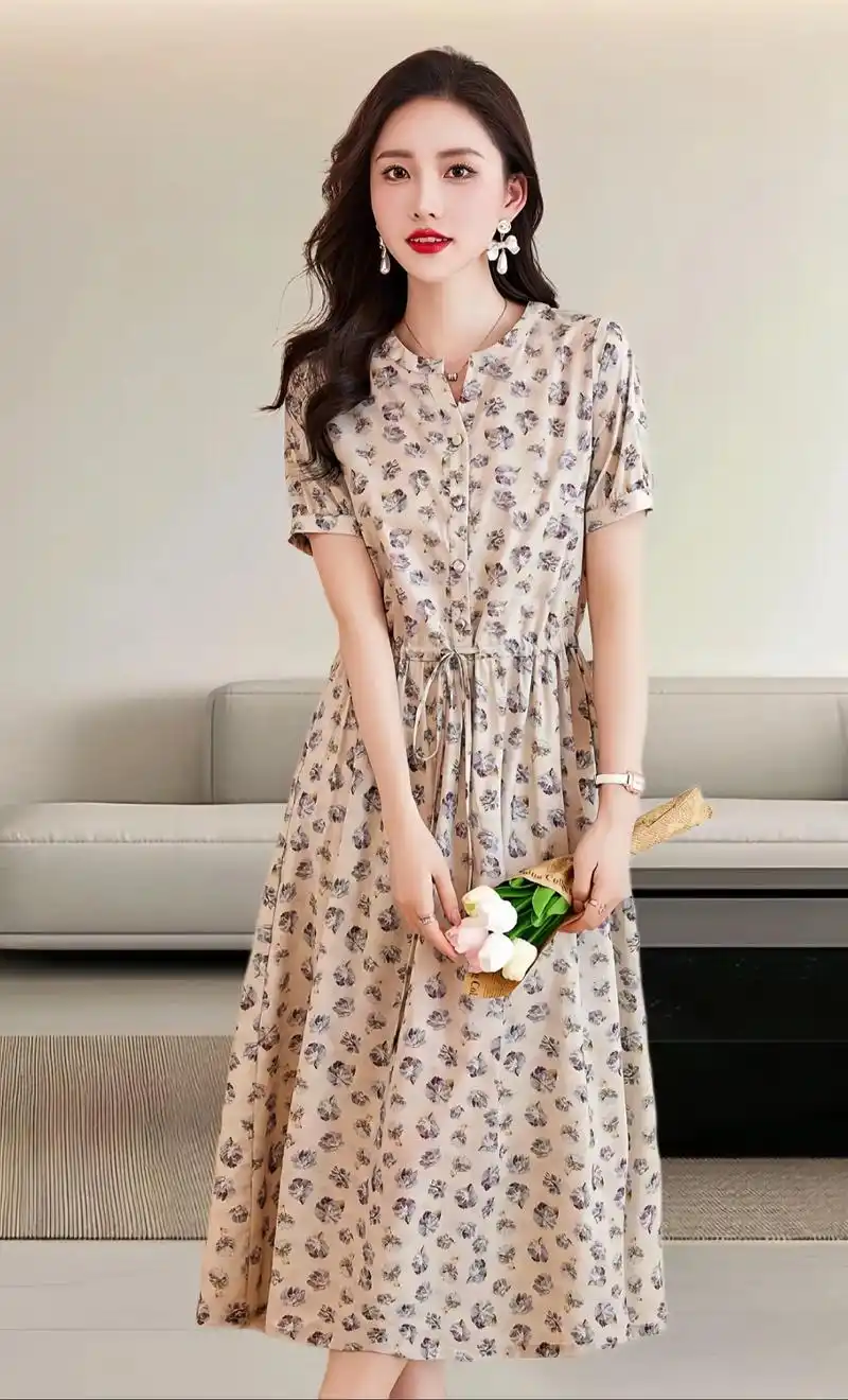 法式碎花连衣裙,今年夏季新款,高端气质,中长款设计能完美遮肚子