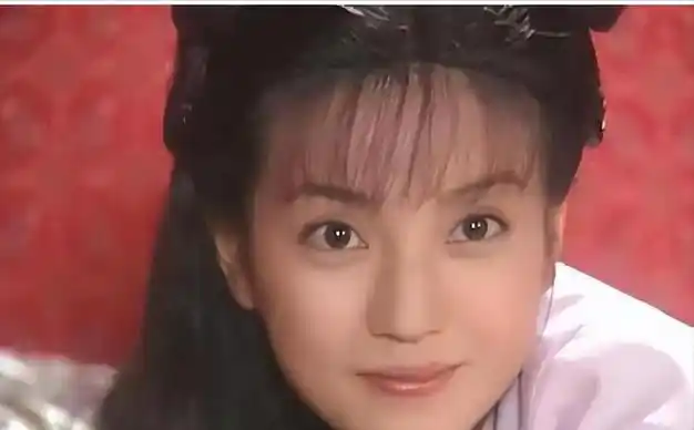 4月赵薇股权再遭冻结!她干的"丑事",远比你想象得更加恶劣