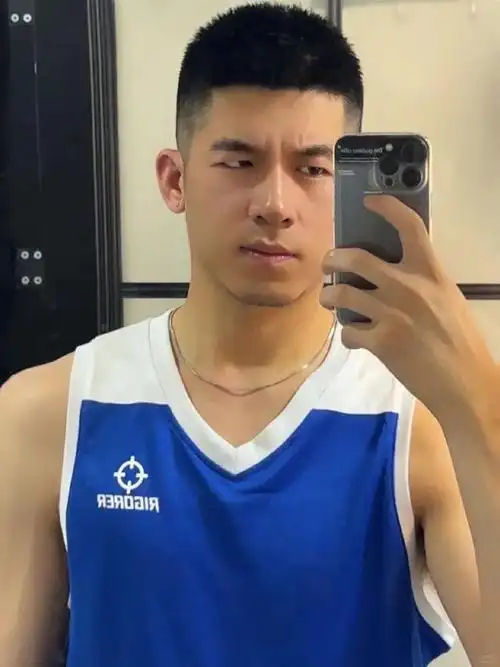 男生夏天最适合剪"短发",这3款发型清爽干净,剪完阳光又帅气|寸头