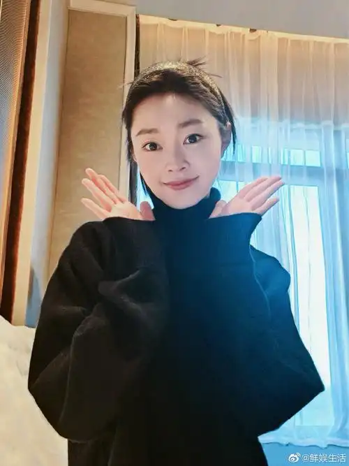 宋轶晒plog迎接三月##宋轶晒三月比耶照