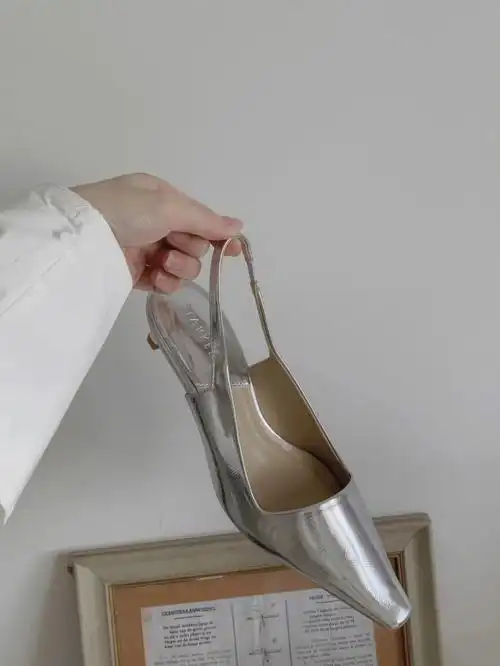 银色凉鞋上脚闪闪亮真的超好看