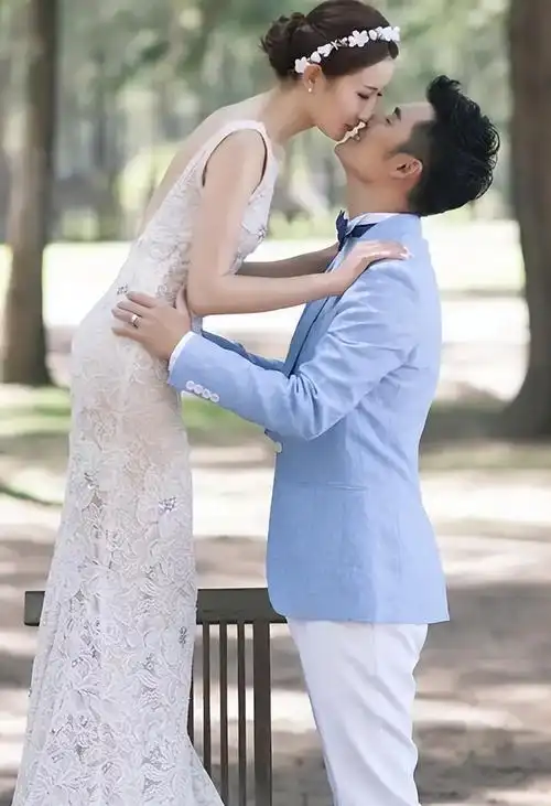 回顾陈赫二婚娶大1岁张子萱婚后连生二胎如今一家四口其乐融融