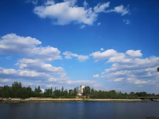 蓝天白云,晴空万里