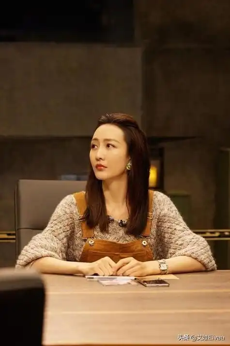 是芒果tv推出的明星推理综艺秀,第一季常驻嘉宾是何炅,撒贝宁,王鸥