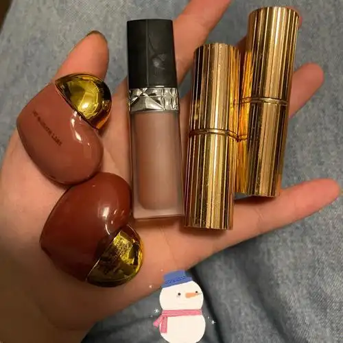 这两只是比较日常且不挑肤色的颜色dior的820红棕色比wos偏深,速干