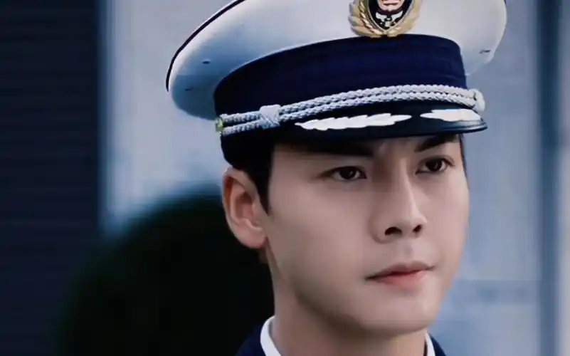 陈伟霆主演电影《爆裂点》12月8号电影院上映,在电影里探员变卧底