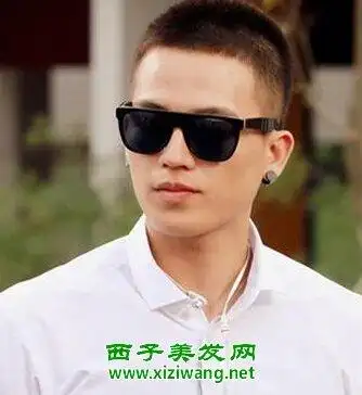 抢眼出众使得欧豪获得了很多粉丝和媒体的关注,这款干练霸气的圆寸头