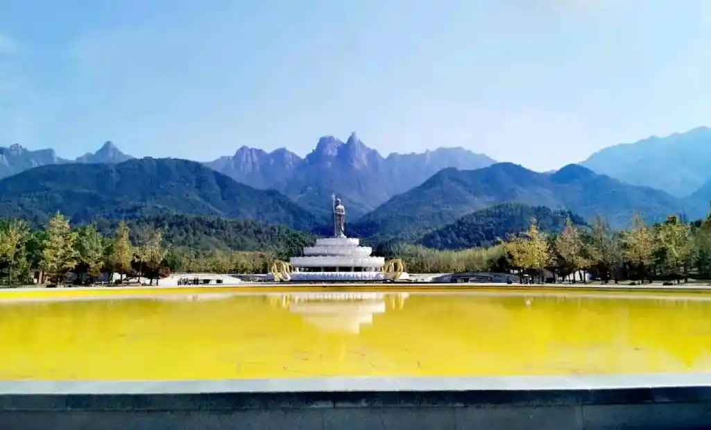 走近世界第一高的佛像,九华山大愿地藏王菩萨,99米高,历时1 - 抖音