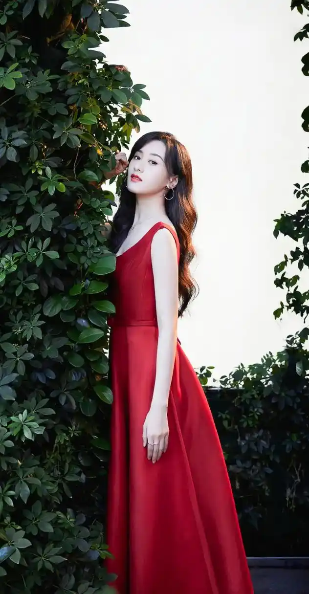 袁冰妍穿搭让人记忆深刻,百变时髦,魅力十足,美出新高度.