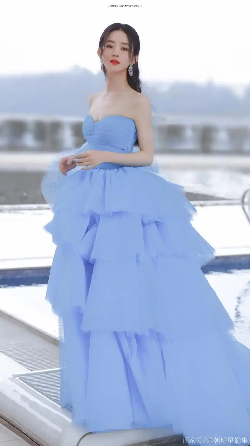 赵丽颖蓝色抹胸长裙写真图集