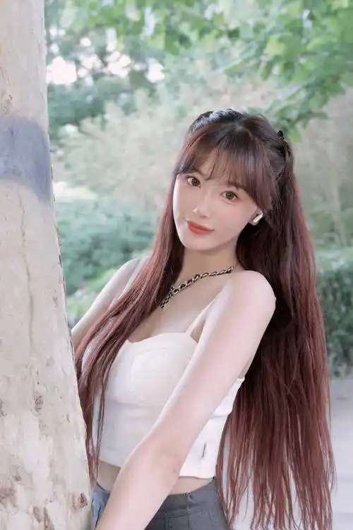 孔雪儿初夏小清新写真 着白色吊带超短裙性感动人-搜狐大视野-搜狐