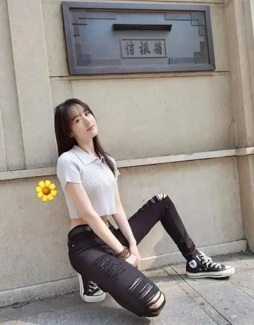 袁冰妍这是什么清纯颜值,穿波点露脐装配牛仔裤,尽显俏皮懵懂