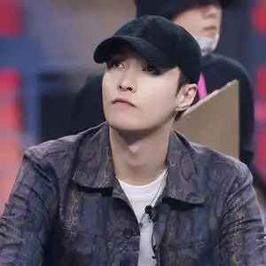 张艺兴同款帽子街舞灯芯绒鸭舌帽男ins潮流显脸小棒球帽硬顶有型